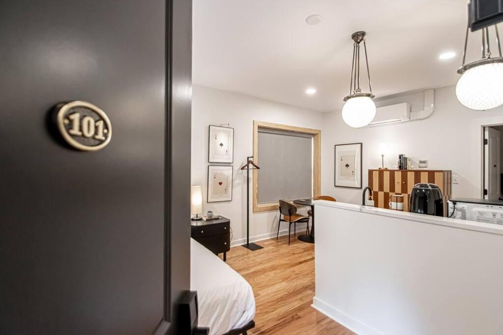 Steps To Bathhouses, Historic Studio, King Bed, Room # 101 هوت سبرنغز المظهر الخارجي الصورة